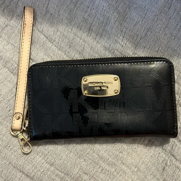 Michael Kors wristlet wallet - Picture 1 of 5